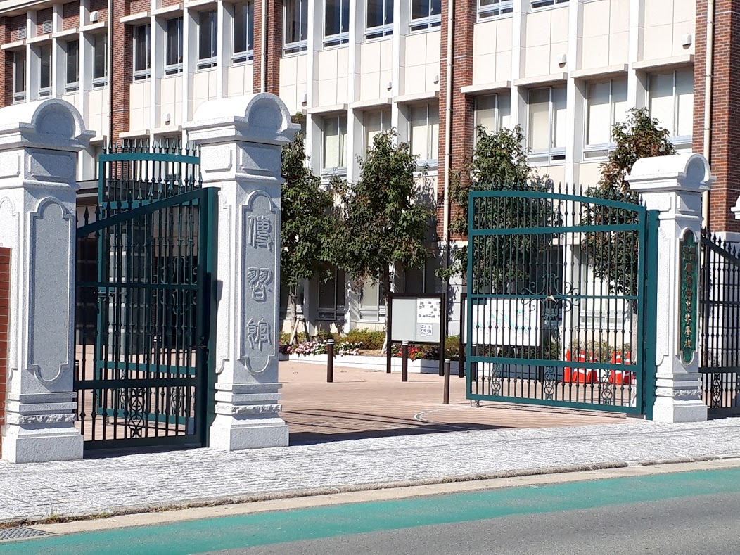 伝習館高校 正門