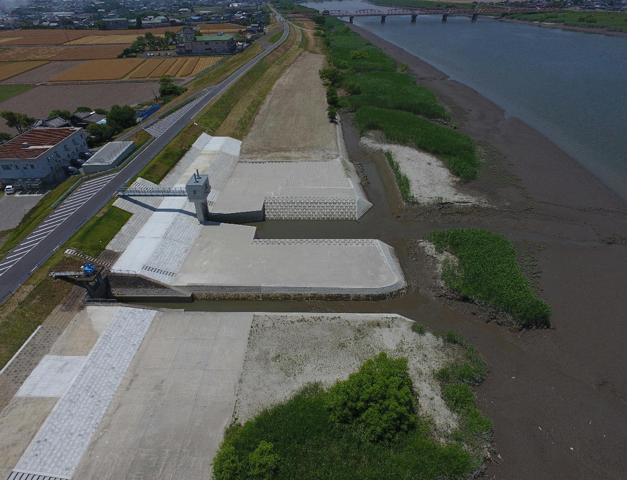 筑後川山ノ井吐出樋管開水路護岸その他工事(久留米市)